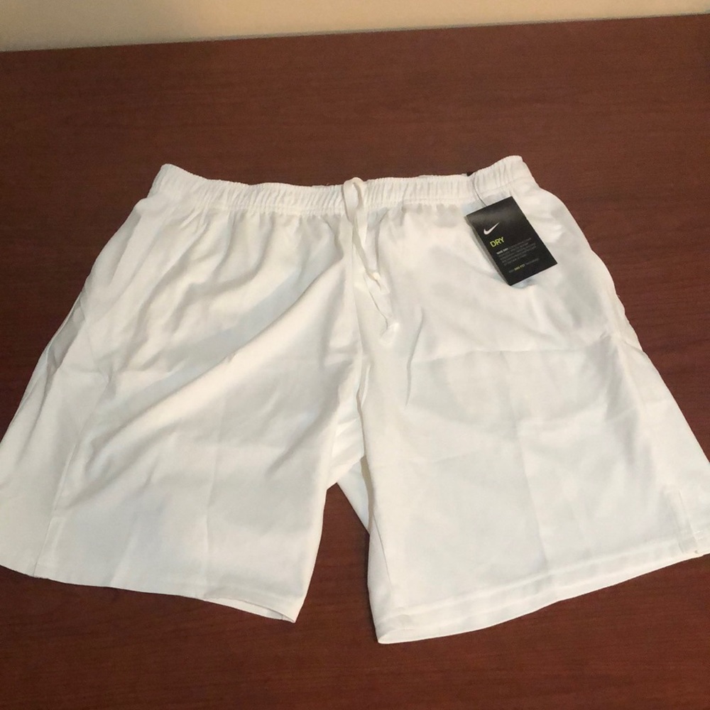 NWT Nike Men's Dri-Fit White Tennis Shorts - Standard Fit Size XL with Pockets
